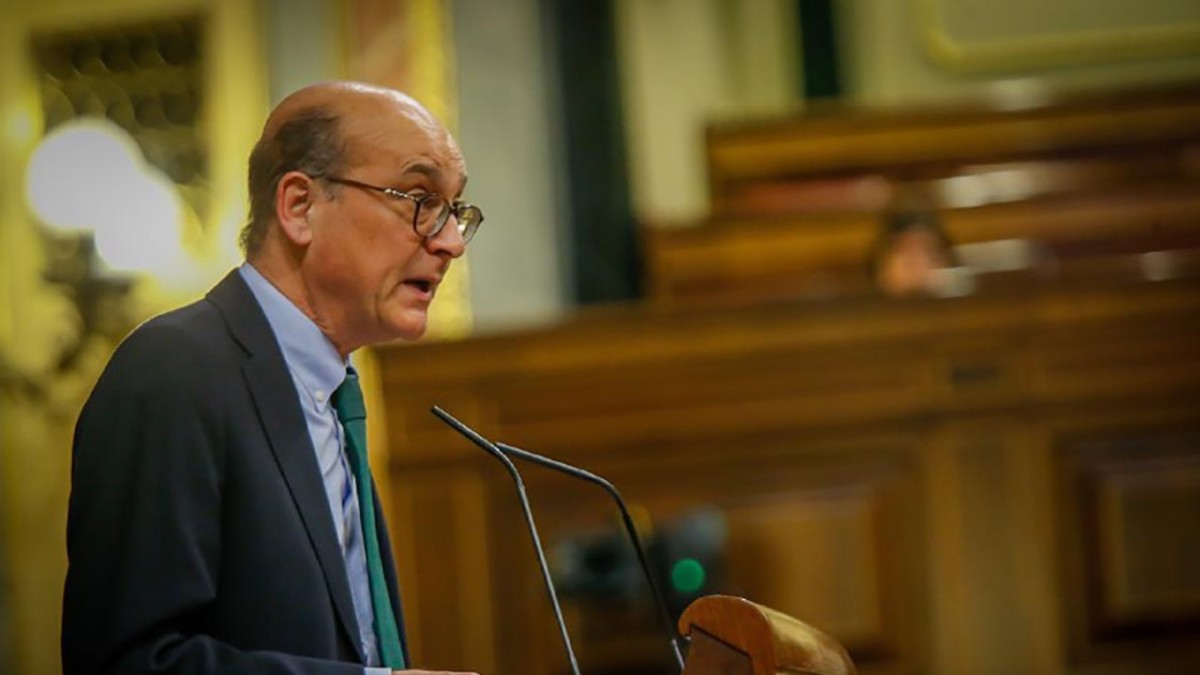 Unidas Podemosek Suhiltzaileen Oinarrizko Estatutua sortzeko egin duen proposamena “zentralista, jakobino eta errealitatetik urruntzat” jo du Mikel Legardak