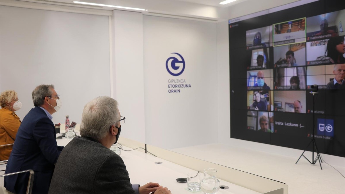 Aldundiak udalekin lankidetza estutu du pandemiaren ondorioei aurre egiteko