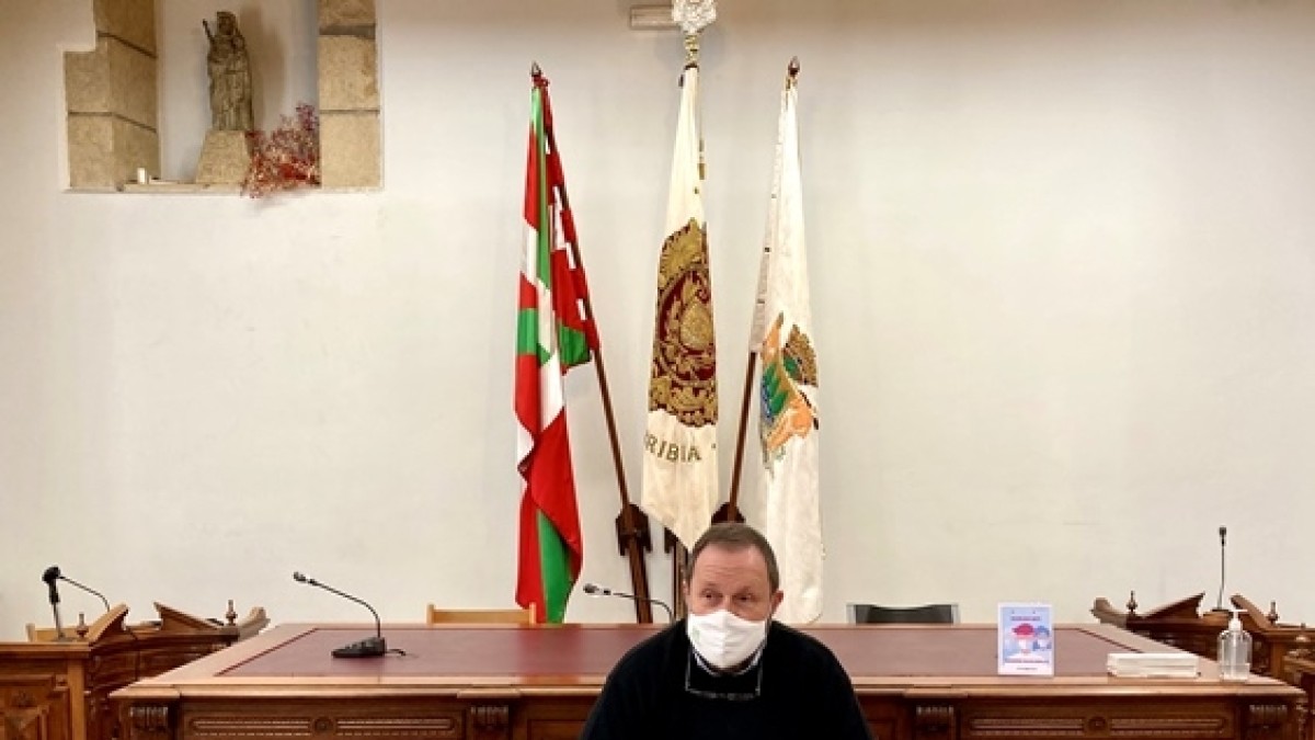 Pandemiak Hondarribian bizi duen egoeraren balantzea egin du Txomin Sagarzazu Alkateak