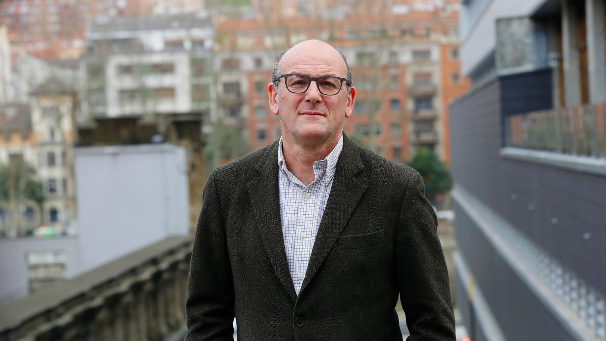 Euskal Taldeak 29 galdera aurkeztu ditu Ejertzitoan ideologia totalitarioko taldeen existentziaz 