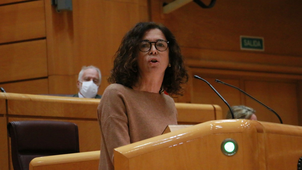 Rosa Peralek autonomia erkidegoen eskumenak defendatu ditu eta PPren birzentralizazio saiakerak gaitzetsi ditu
