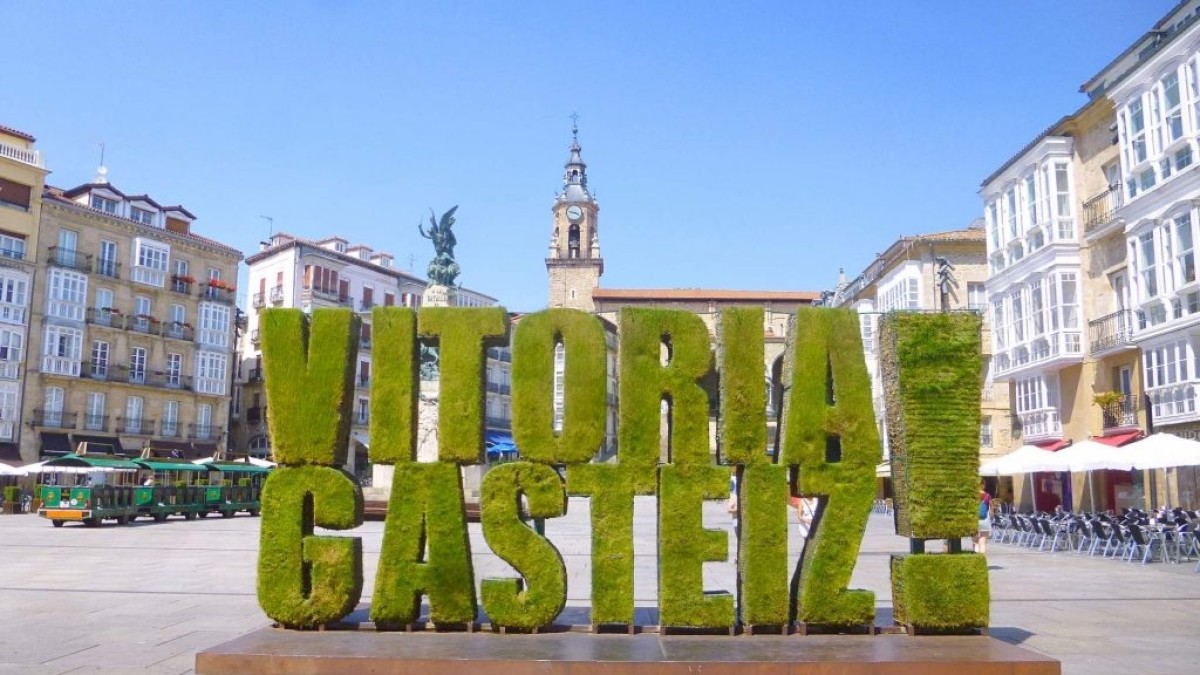 Zer dela eta da Vitoria-Gasteiz, National Geographic-en arabera, bidaiatzeko  munduko tokirik onenetakoa (best of the world)?
