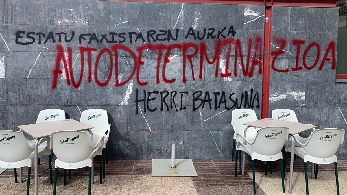Vitoria-Gasteizen Lakuako batzokiari egin zaion erasoa salatu eta gaitzetsi du ABBk 