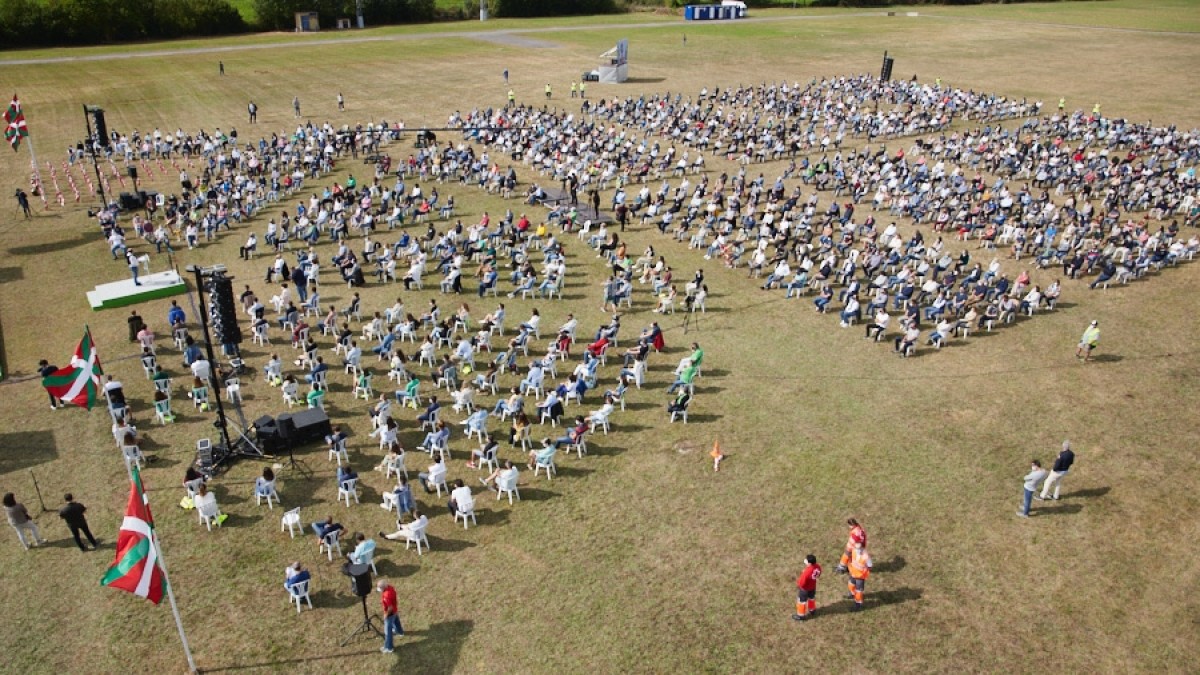 “En esta hora trascendental, EAJ-PNV está aquí, con la gente, dispuesto a escucharla para dar solución a sus problemas”