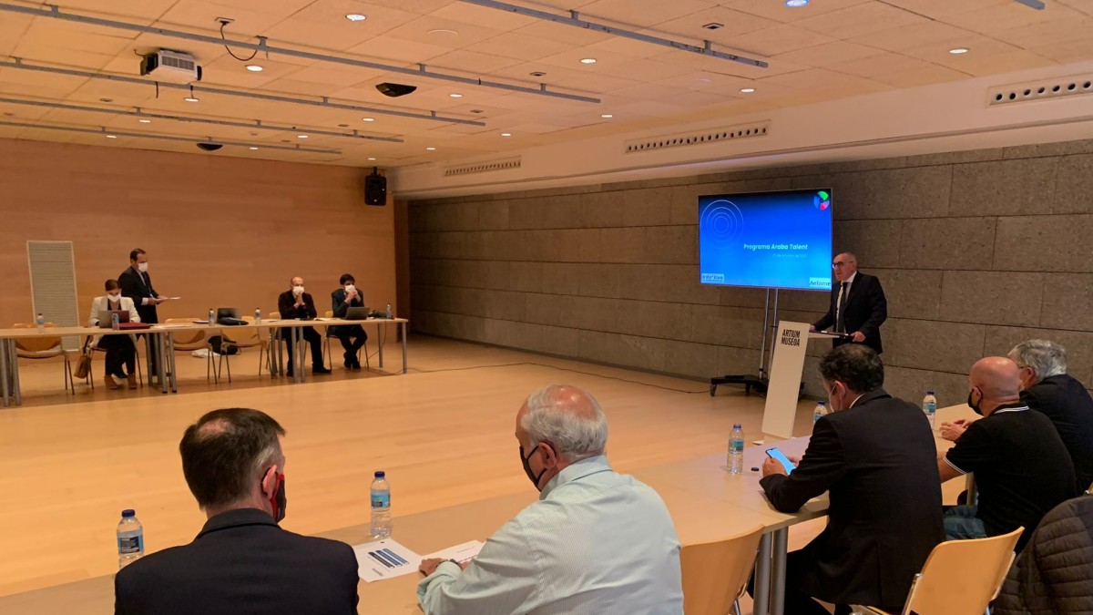 La Diputación Foral lanza Araba Talent para facilitar que estudiantes de alta cualificación se incorporen a las empresas alavesas