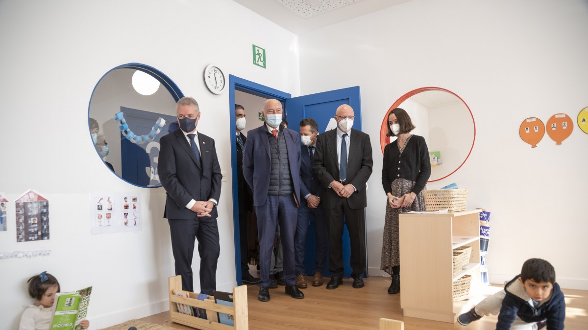 El Lehendakari Urkullu asiste a la inauguración de Larrun école basco-française, el primer centro transfronterizo de Euskadi