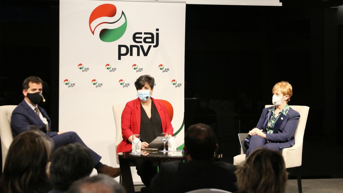 Irujok eta Tapiak Iruñean aztertu dute Ukrainaren inbasioaren ondorioz ematen ari den egoera ekonomikoa, bai eta tokiko sare produktiboak izan dezakeen eragina ere 