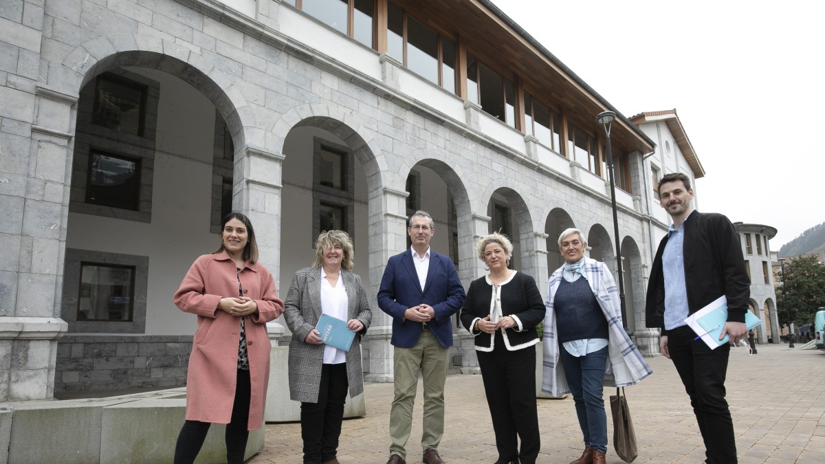 Ayuntamiento de Elgoibar y Diputación comparten proyectos para una Gipuzkoa que garantice “empleo, protección y futuro” para todas las personas