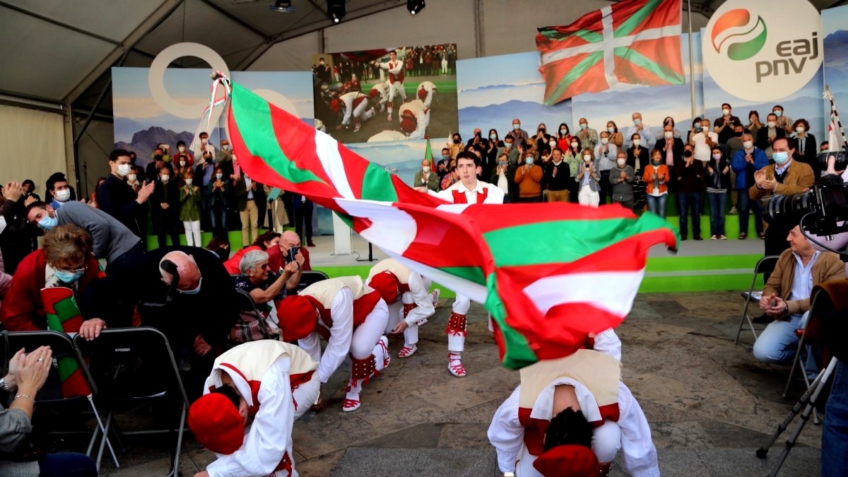 Ortuzarrek eskua luzatu die euskal alderdiei “jendearen eskari eta arazoei erantzuna” emateko behar diren akordioak adosteko