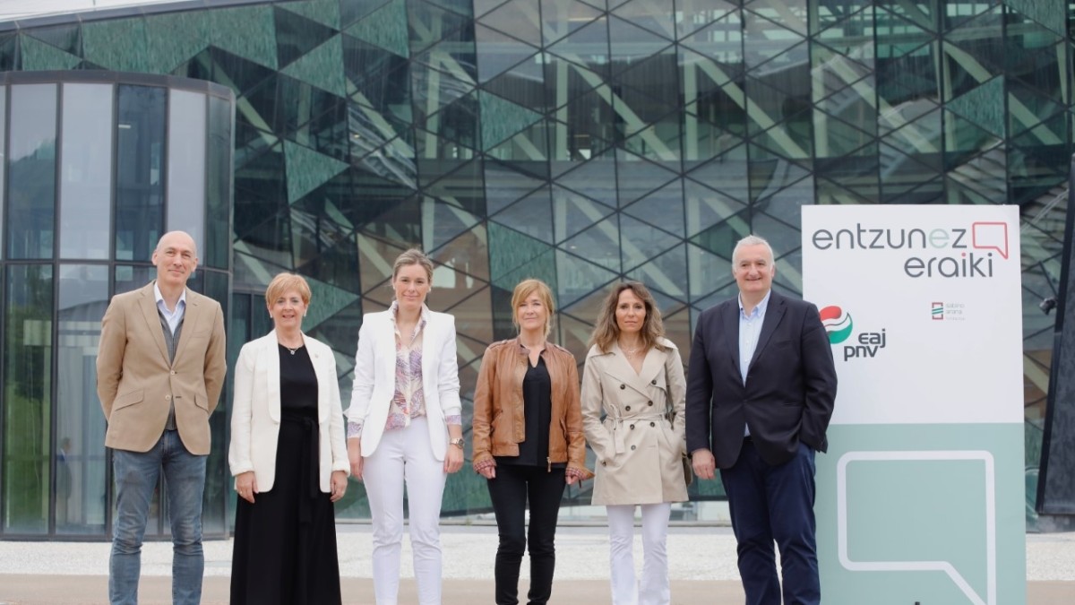 Mª Eugenia Arrizabalaga: “Krisi klimatikoari aurre egiteko ezinbestean bideratu behar dugun eredu energetiko, ekonomiko eta sozialaren eraldaketak lehentasunezko lekua izan behar du ‘Entzunez Eraiki‘ ekimenean”