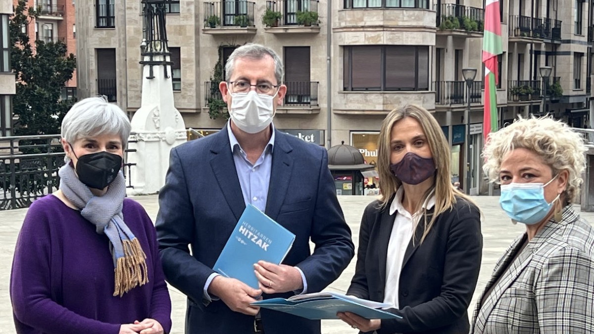 Herritarren ekarpenak aztertu eta partekatu dituzte Diputatu nagusiak eta alkateak