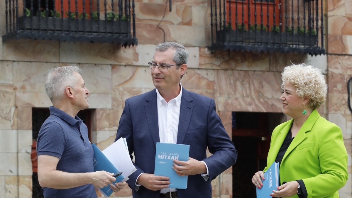 Ayuntamiento de Urretxu y Diputación comparten   proyectos para una Gipuzkoa que garantice “empleo, protección y futuro” para todas las personas