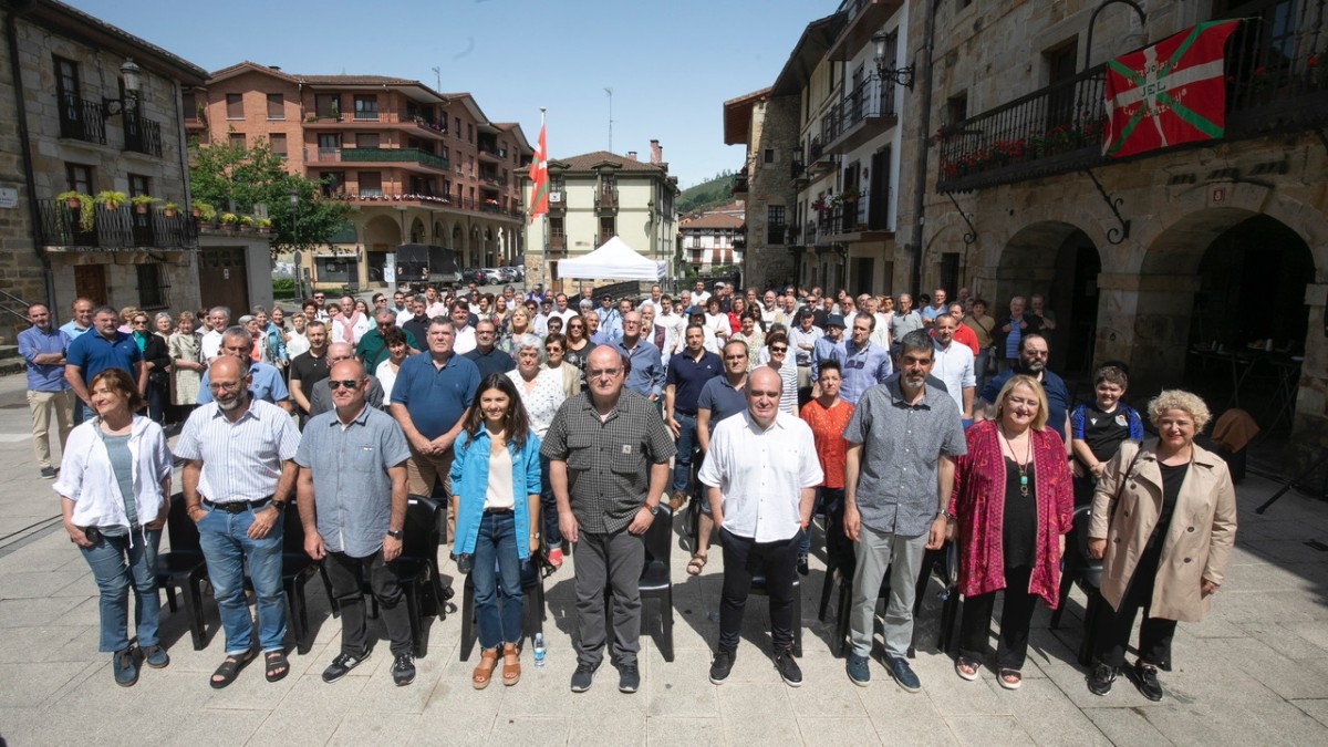 Populismo globalaren eta tokikoaren aurrean, “guztion ona defenditzen duten euskal erakunde sendo eta burujabeen” alde egiten du EAJ-k
