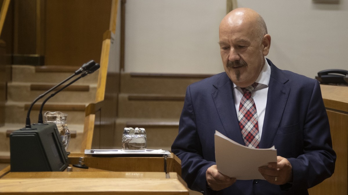 Iturrate acusa al PP de volver a utilizar el “comodín” de ETA para no reconocer a las víctimas del franquismo y la Guerra Civil