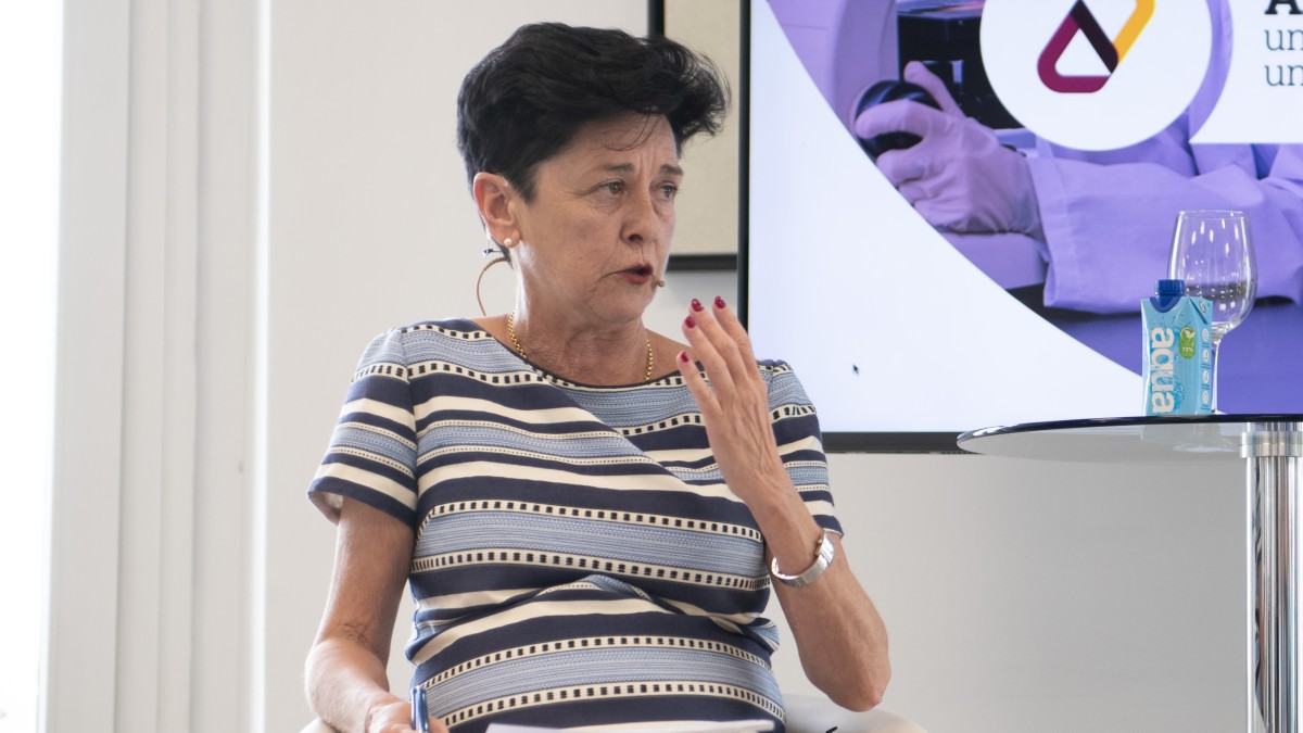 Nerea Ahedok lege berriak indarrean sartu arteko trantsizio-aldiek sortzen duten babesgabetasunaz ohartarazi dio Gizarte Gaietako ministroari