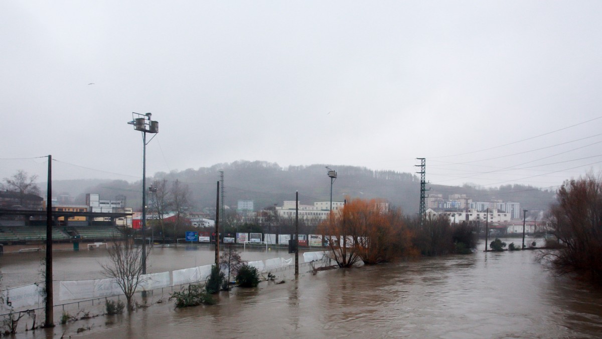 EAJ-PNVk EH Bilduri eskatu dio Landare eta Zubipe urak hartzea ekiditeko bideratutako 2 milioi euroak desblokeatzea, eta gainerako kluben artean banatzea 