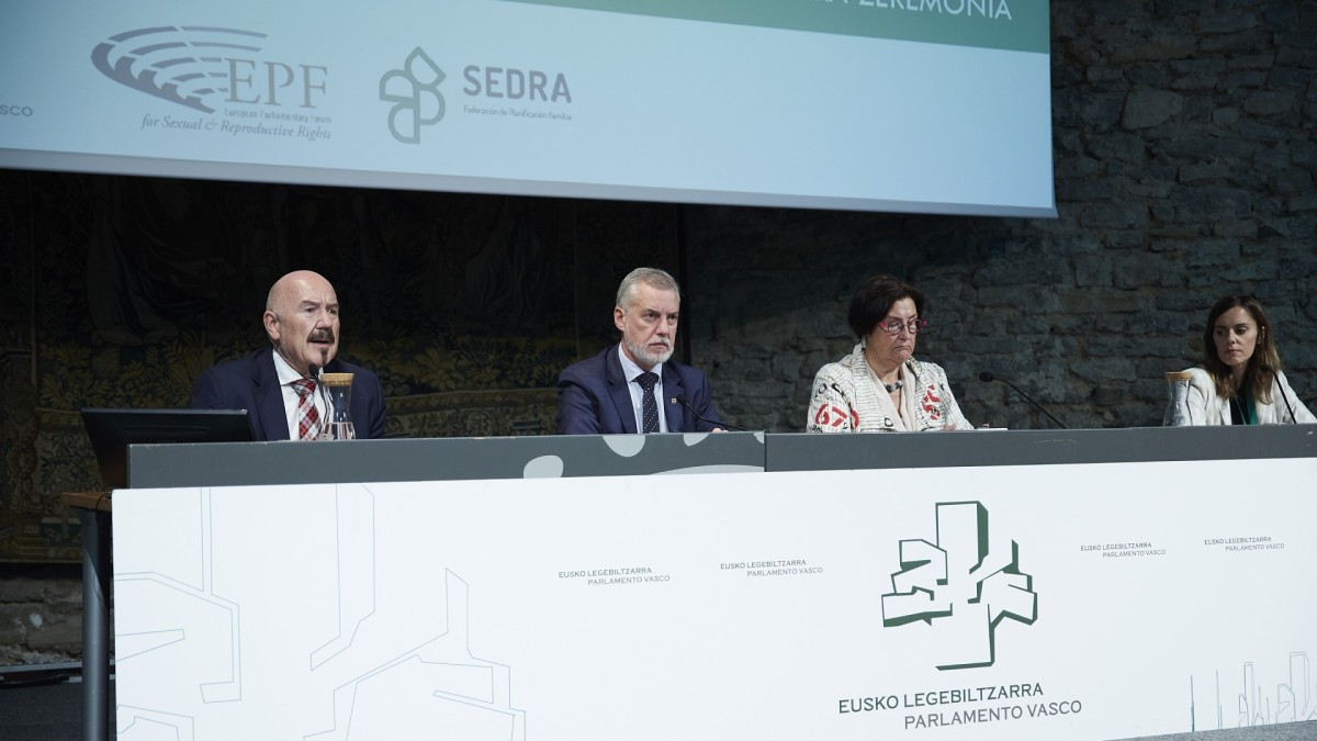 Krisi humanitarioetan emakumeek dituzten sexu- eta ugalketa-eskubideen urraketa salatu du Iñigo Iturratek