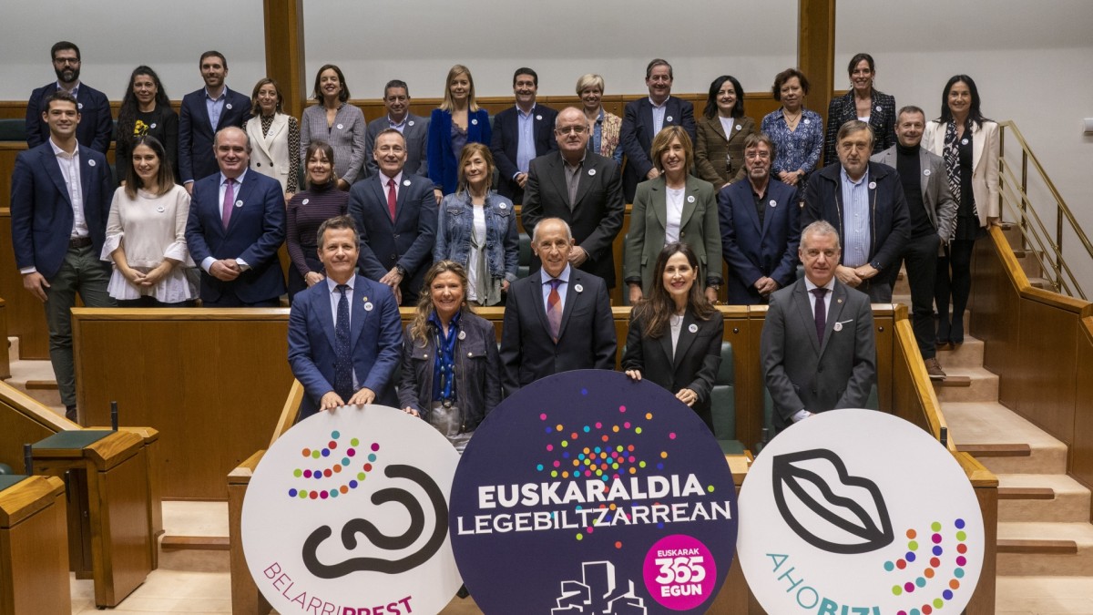 EAJ-PNV talde parlamentarioak Euskaraldiarekin bat egin du eta Arigunea sortu du euskararen erabilera errazteko