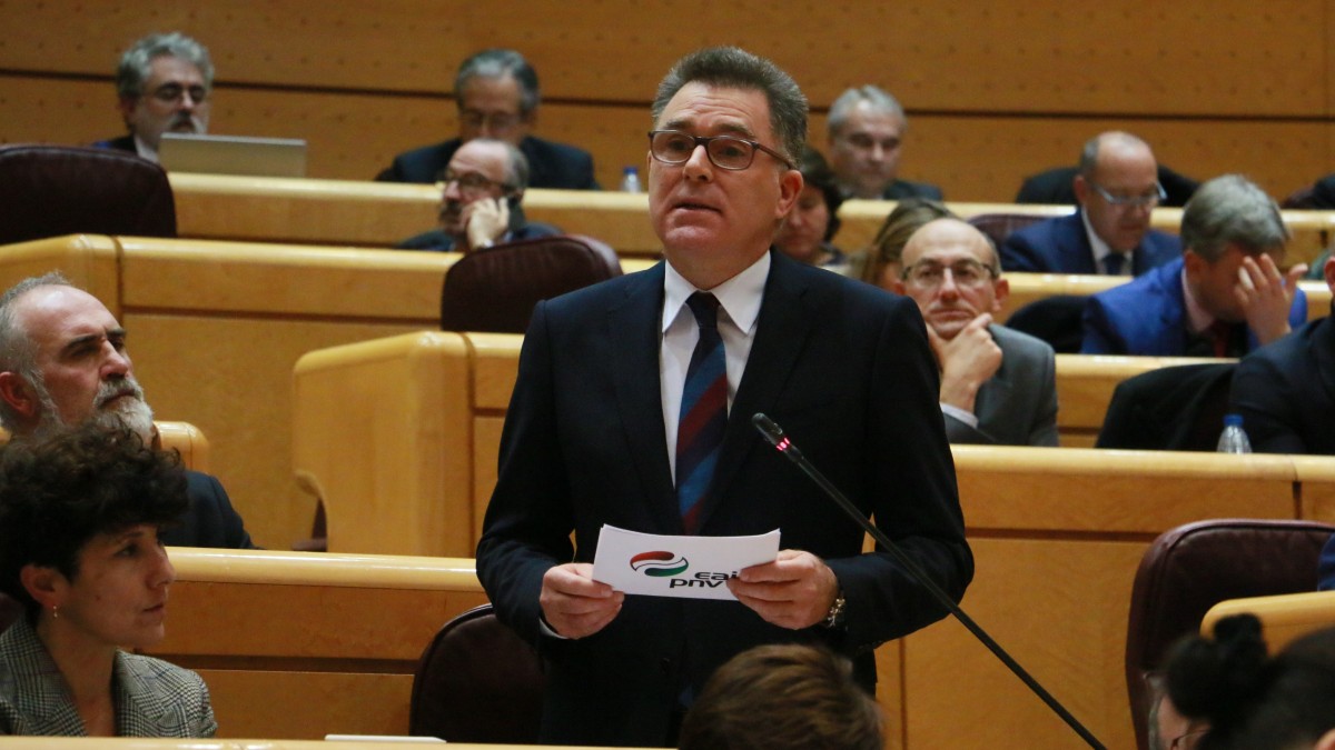 Imanol Landak heriotza aseguruetarako erregistro publikorik eza zuzentzeko eskatu dio Justizia ministroari