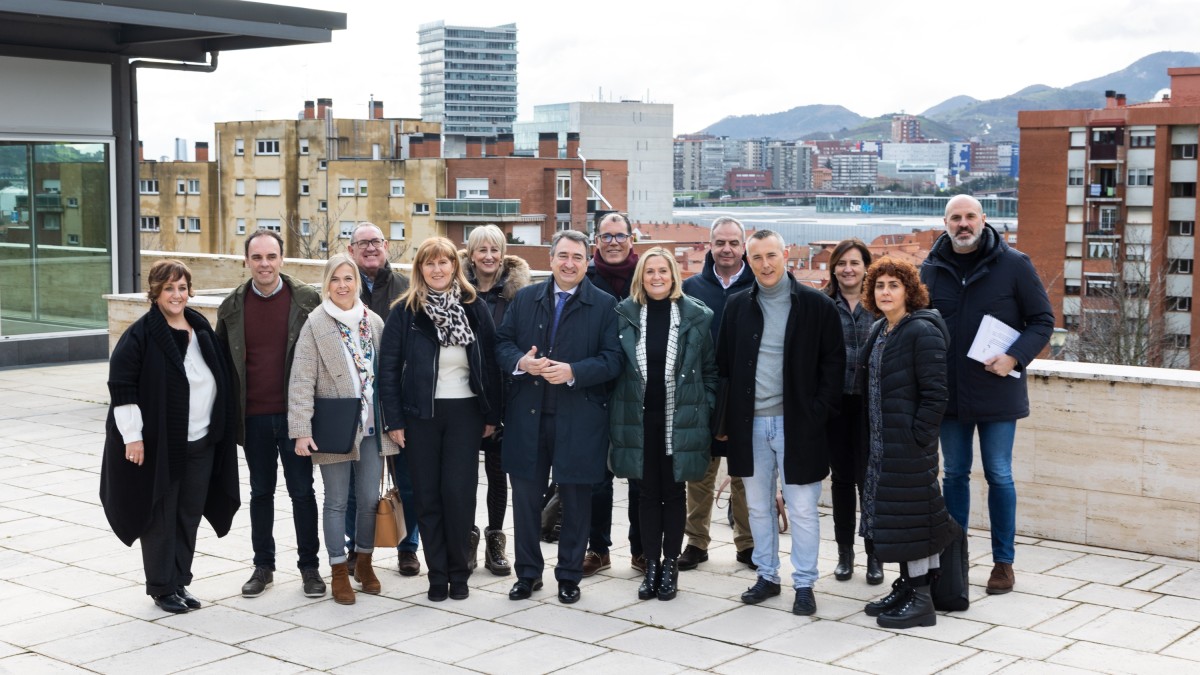 Las y los alcaldes de EAJ-PNV en Ezkerraldea-Meatzaldea analizan con Aitor Esteban la situación de los proyectos de la comarca dependientes del Estado español 