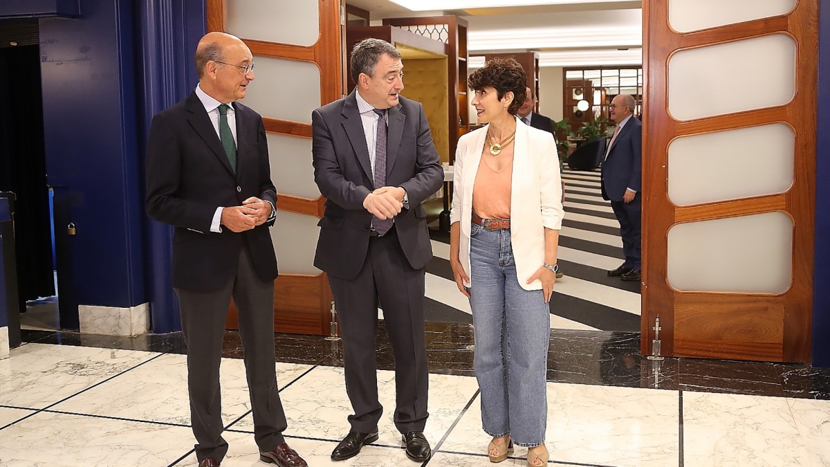 Aitor Esteban presenta a EAJ-PNV como un partido “responsable, con capacidad de influencia en Madrid, e impulsor de la industria vasca”