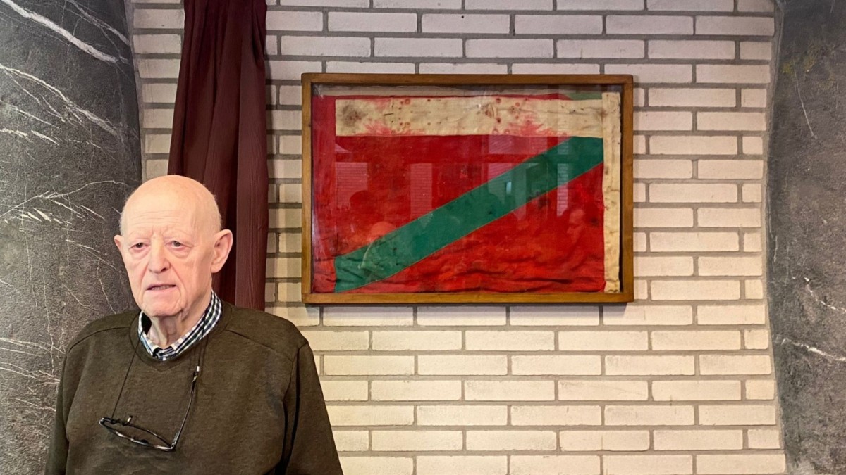 Errepublikako Batzokiko dantza taldearen ikurriña Udalari eskeintzea, Memoria Historikoa berreskuratzeko ariketa demokratikoa
