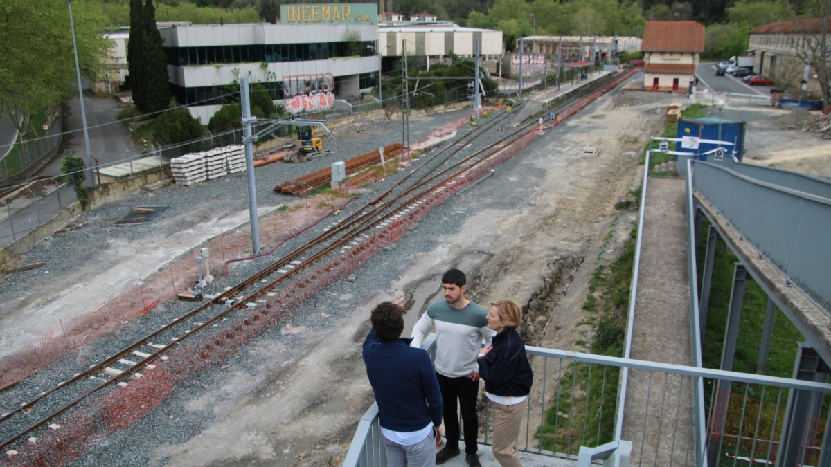 EAJ-PNVren ustez “lehentasunezkoa da tren zerbitzuari bultzada ematea” eta “pozez” hartzen du Eusko Jaurlaritzak Aginagako tunelaren lanak martxan jarri izana