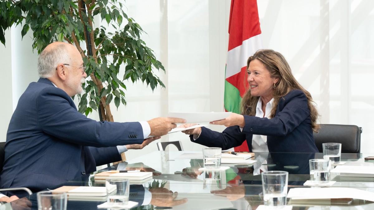 El Departamento de Salud firma el convenio para la integración definitiva de Onkologikoa en Osakidetza