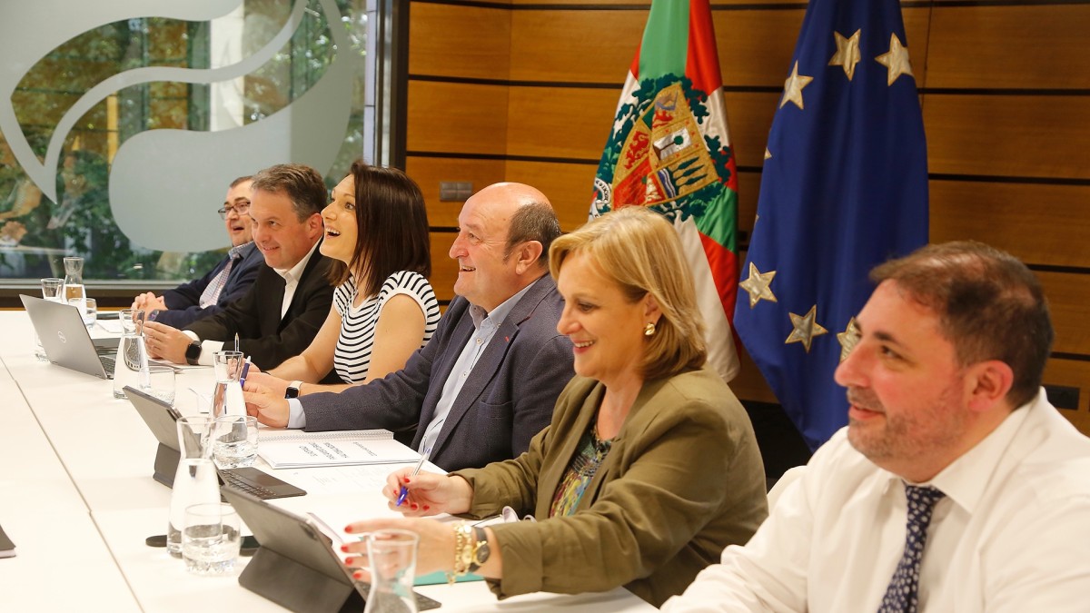 EAJ-PNV y PSE-EE alcanzan un preacuerdo programático para la constitución de un Gobierno Vasco de coalición