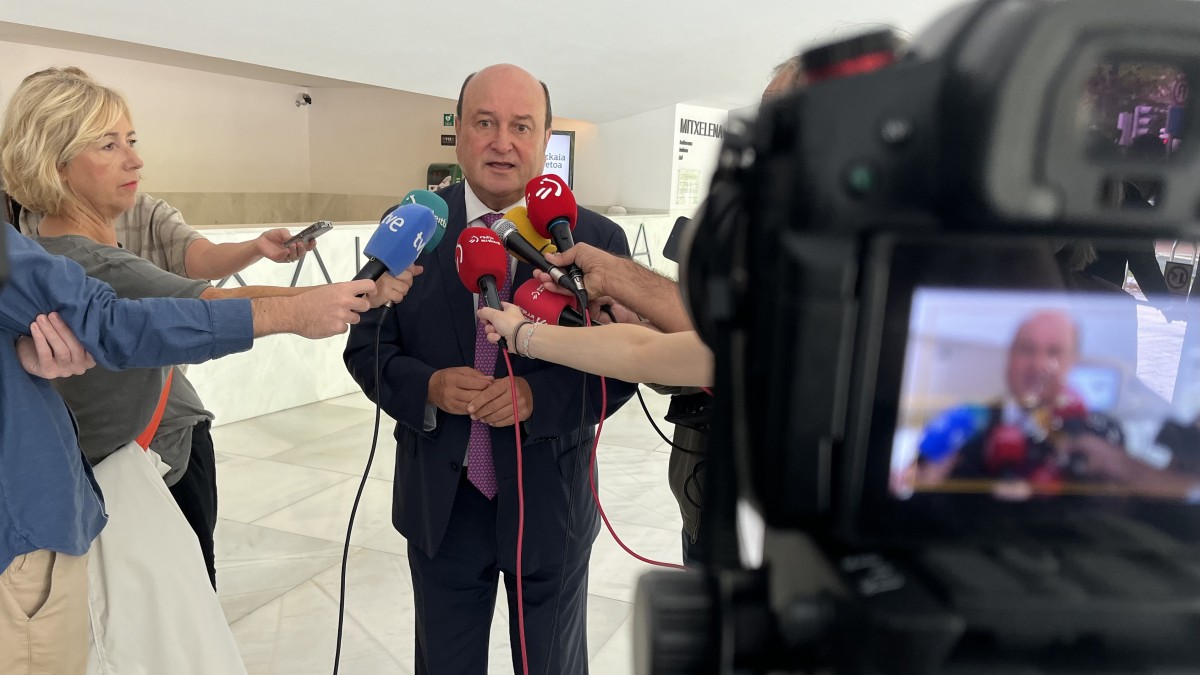 Andoni Ortuzar, tras la primera reunión del Pacto Vasco de Salud: “Salgo optimista y confío en que llegue a buen puerto”