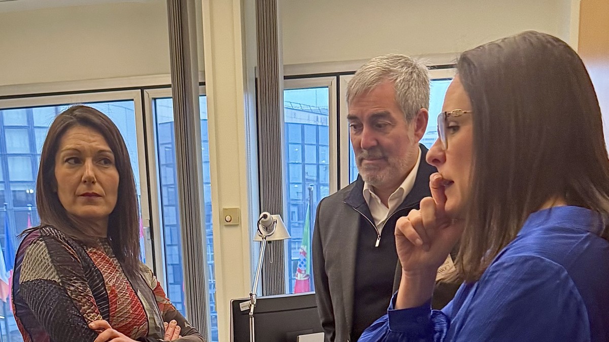 Oihane Agirregoitia ofrece al presidente Clavijo todo su apoyo ante el drama migratorio que vive Canarias
