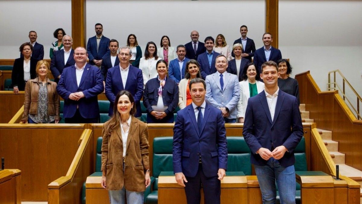EAJ-PNVk eta PSE-EEk ekimen bat bultzatu dute Eusko Legebiltzarrean EBk eta Ukrainak inbasioaren amaierari buruzko edozein negoziaziotan parte har dezaten eskatzeko