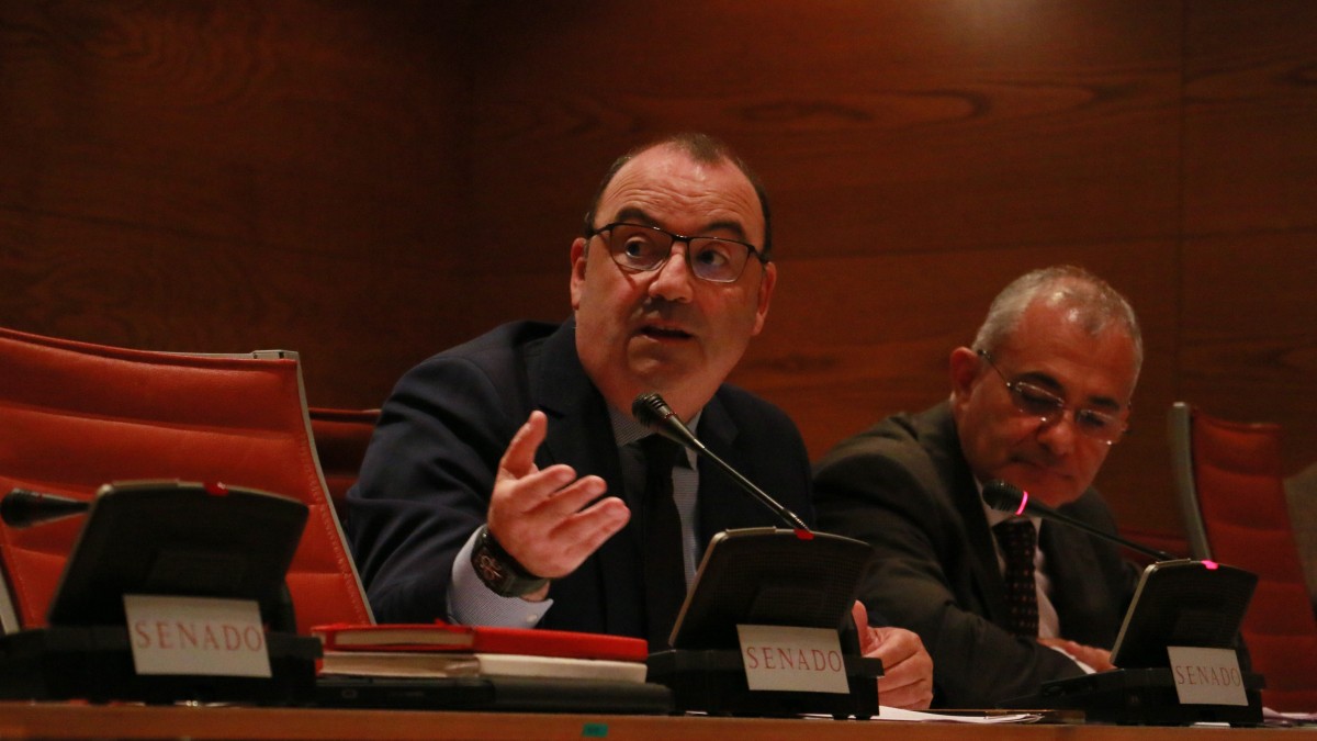 Espainiako Gobernuak Euskadiko erakundeen Kanpo Ekintza errespeta dezala eskatu dio Luke Uribe-Etxebarriak Albares ministroari