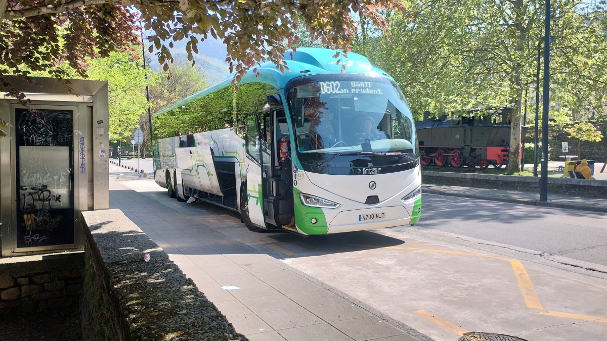 Oñatiko EAJ-PNVk autobus lineak berrantolatzea, lotura zuzen berriak sortzea eta azpiegiturak hobetzea proposatu du