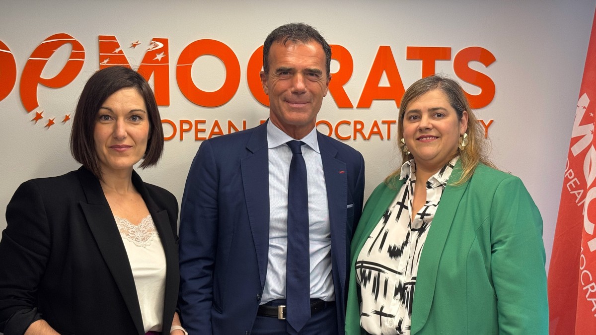 Miren Martiarena eta Oihane Agirregoitia Europako Alderdi Demokratako idazkari nagusiarekin batzartu dira Europan ekintza politikoa lantzeko