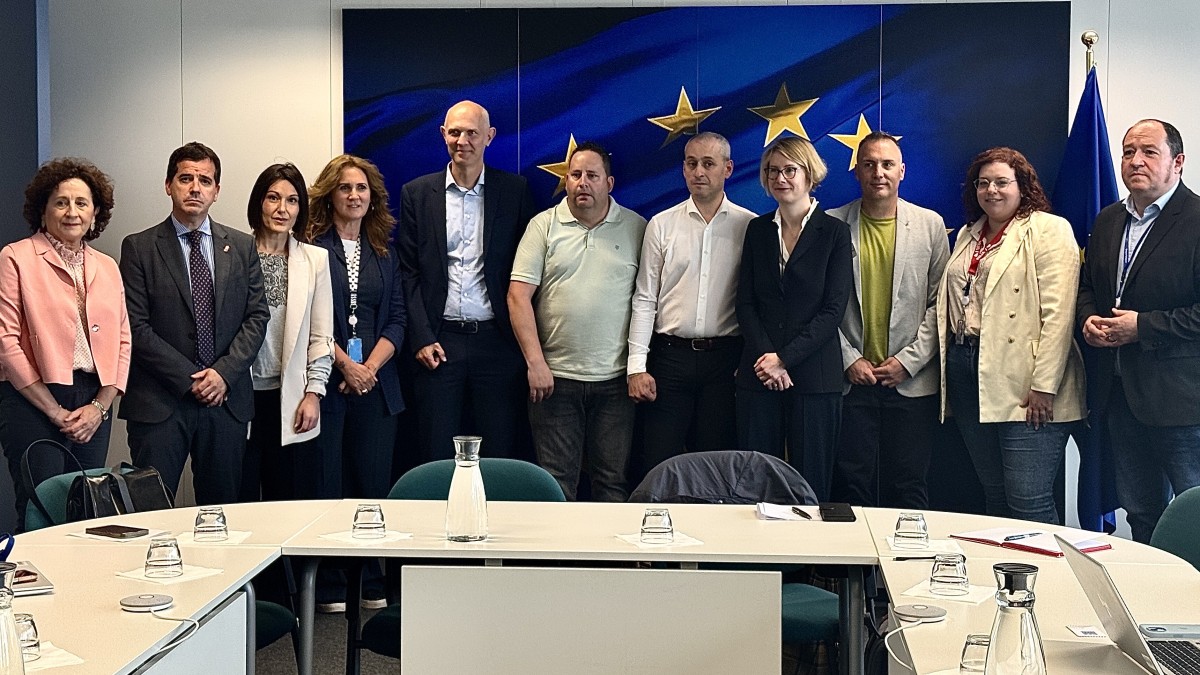 Agirregoitiak Bruselan hartu ditu Eskirozeko lantegiaren itxierak kaltetu dituen BSHko langileak, eta EAJren babesa adierazi die