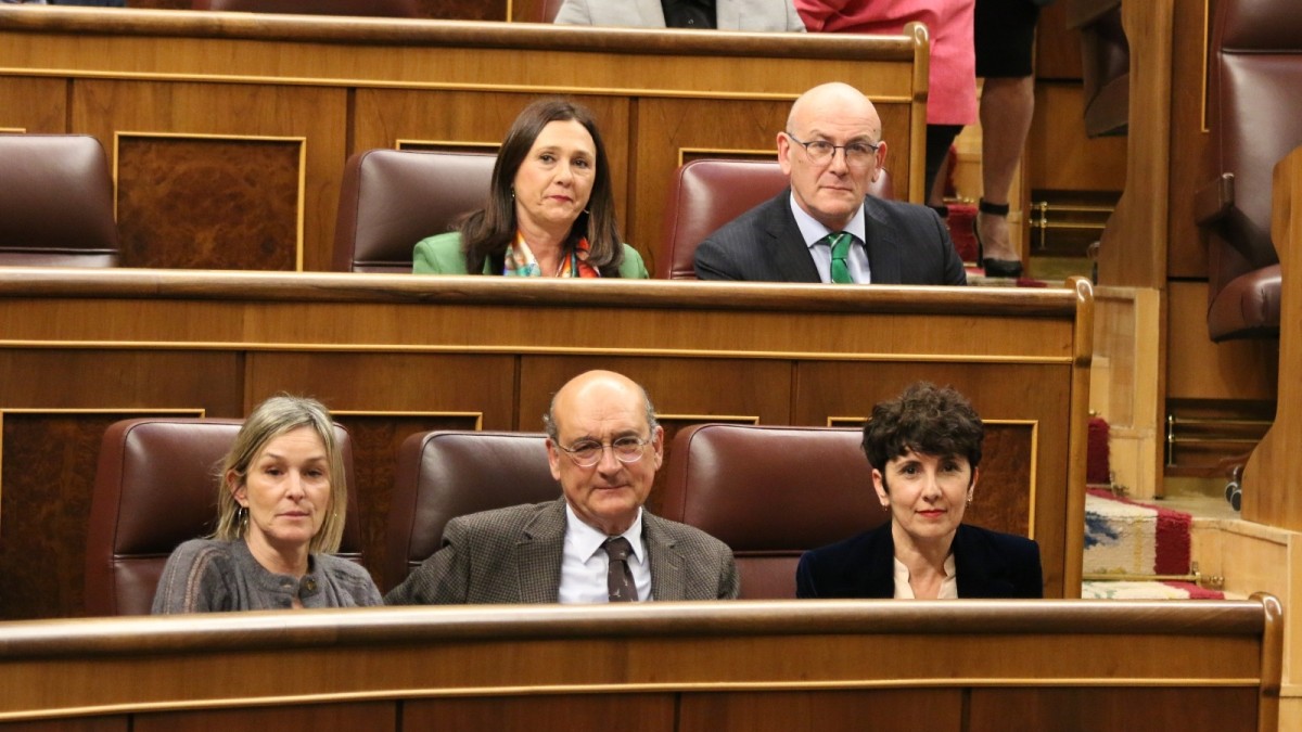 El Grupo Vasco reivindica la desclasificación de los documentos y la recuperación de la memoria sobre los sucesos de la masacre de Vitoria de 1976 y los Sanfermines de 1978                      