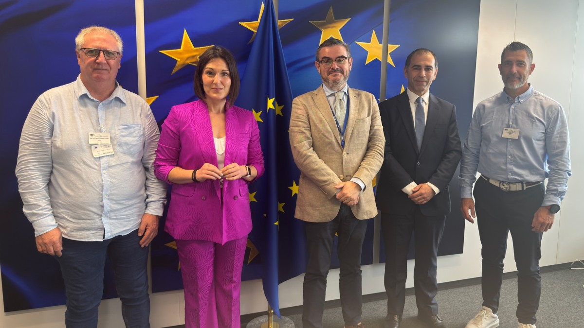 Oihane Agirregoitia y Dakartuna exploran con la Comisión Europea el acceso a otros caladeros como alternativa a Senegal