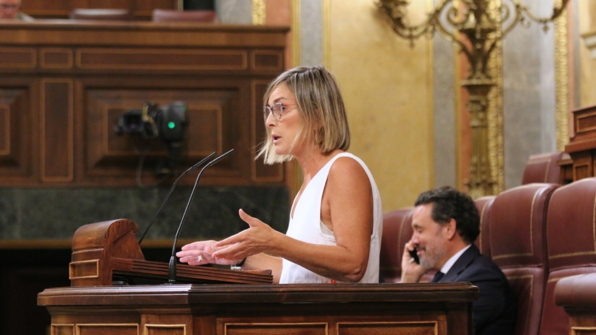 Euskal Taldeak ordaindutako guraso-baimen aste gehiago eskatu ditu eta adingabearen jaiotegunaren mende egon beharrean haren adinaren mende egon daitezen