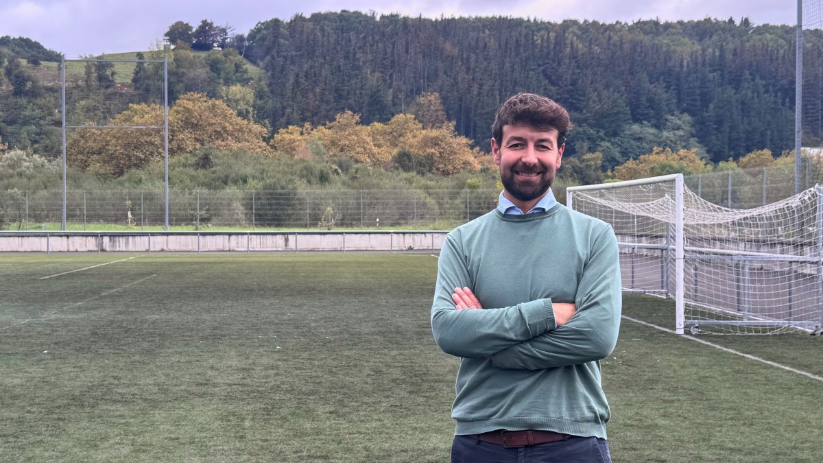 Zestoako EAJk Iraetako futbol zelaia lehenbailehen berritzeko eskatu du