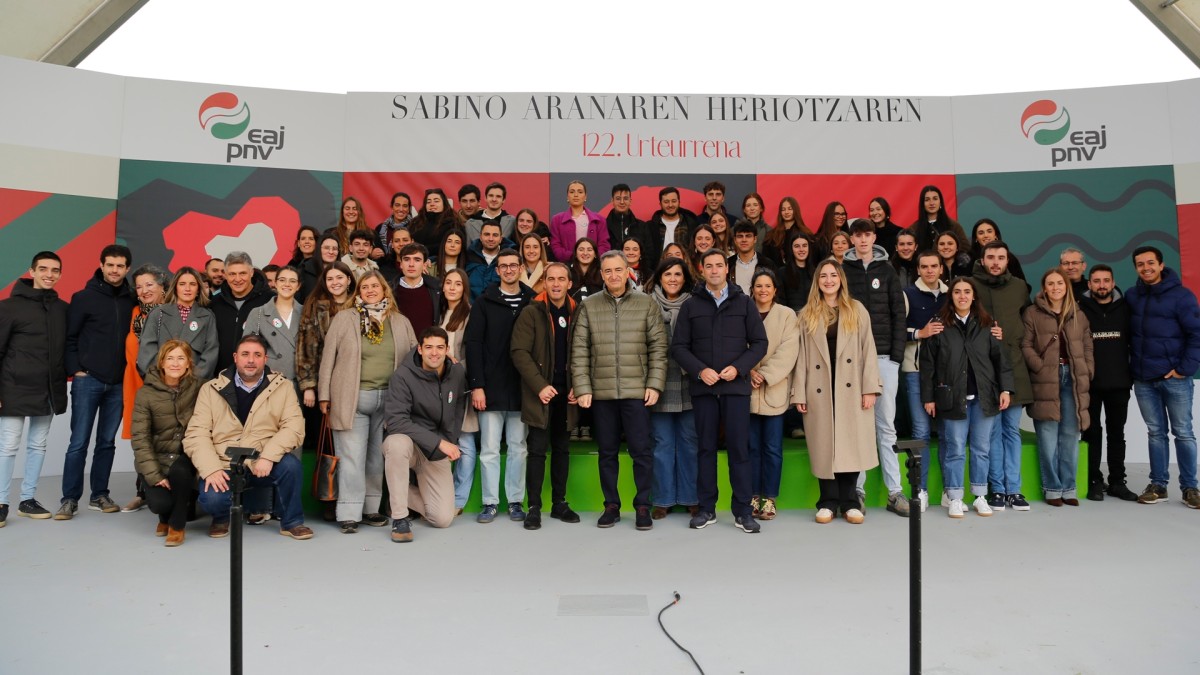 Demokraziaren defentsan eta faxismoaren kontra eginiko ibilbidea eta konpromisoa aldarrikatu ditu EAJ-PNVk 