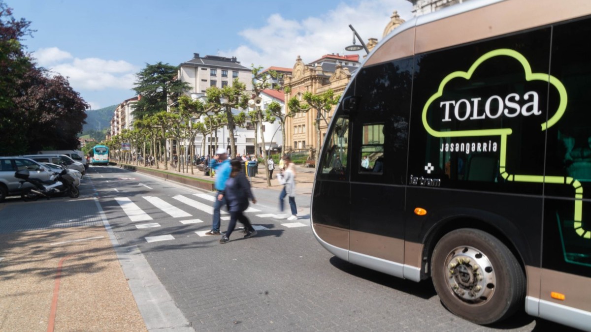 EAJ-PNVk berriro agertu ditu Hiribusa zerbitzuaren inguruan EH Bilduko Udal Gobernuarekin dituen desadostasunak