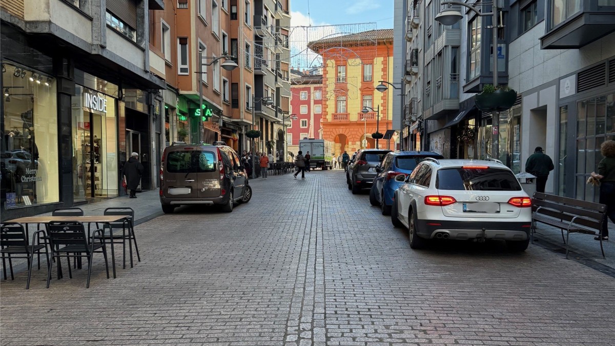 EAJ-PNV apuesta por una convivencia ordenada de terrazas y coches en Toribio Etxeberria para evitar situaciones de inseguridad