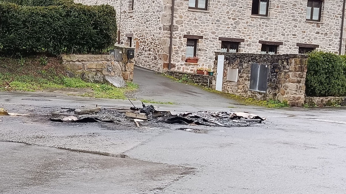 EAJ-PNV de Eskoriatza condena los actos vandálicos de la quema de contenedores y propone que se refuerce la presencia de la policía municipal