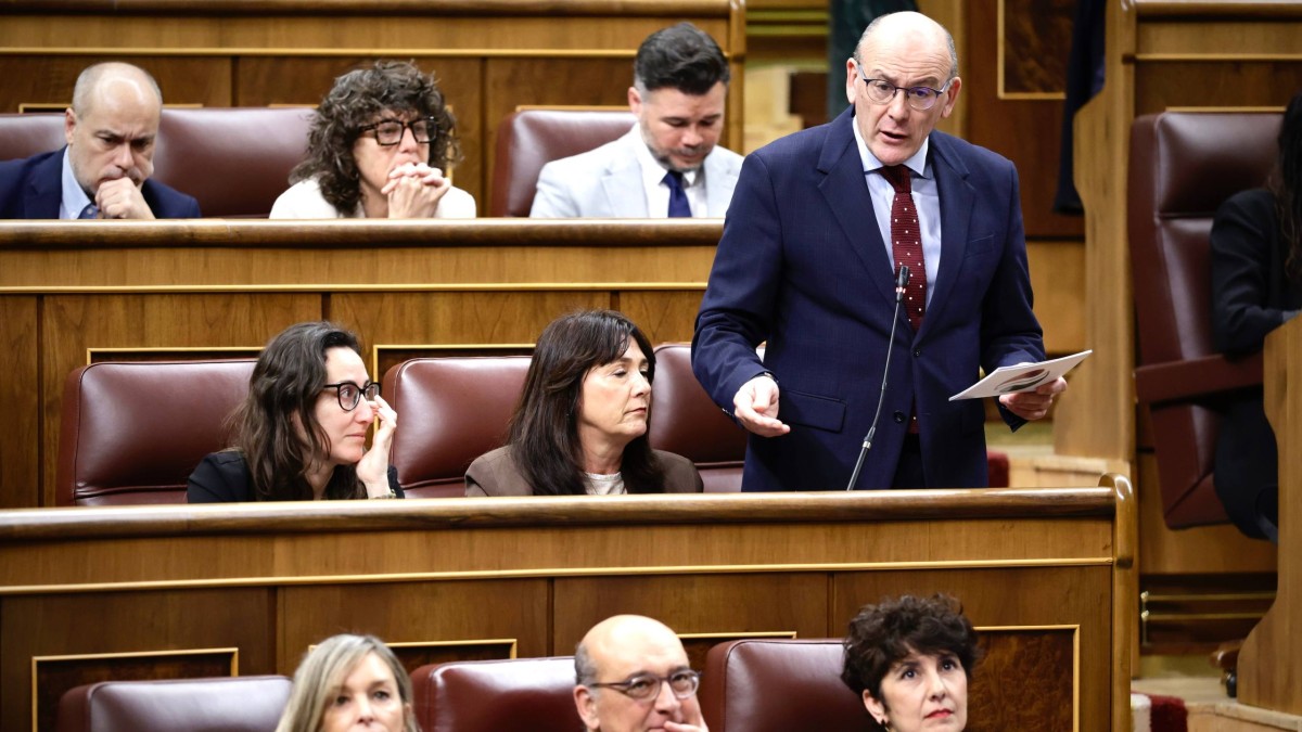 Dekretu berriarekin  Euskadiko LHko ereduari kalterik ez egiteko eskatu dio Euskal Taldeak Espainiako Gobernuari, euskal sistemaren bikaintasunari eustea helburu 