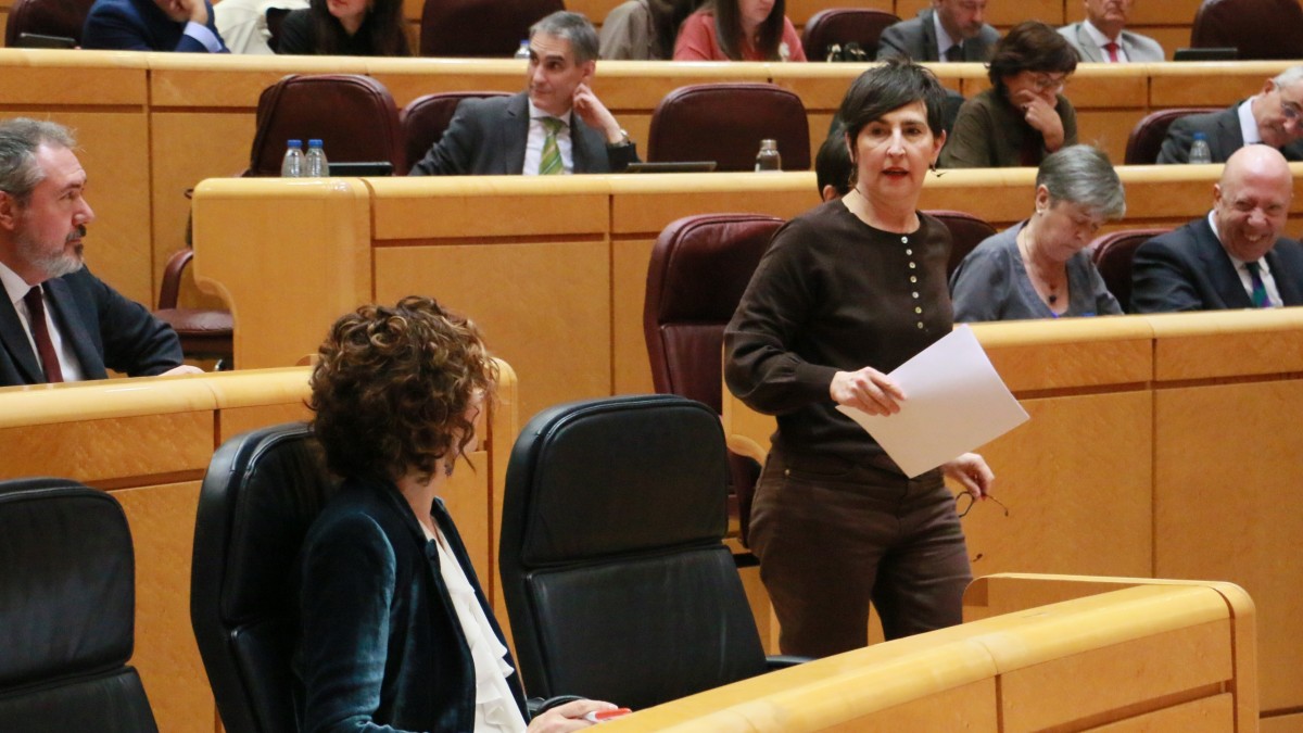 María Dolores Etxanok gastu-araua malgutzeko eskatu dio Ogasun ministroari, administrazio publikoek baliabideak herritarren beharretara bidera ditzaten