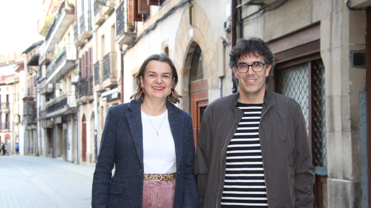 EAJ-PNVk Basterretxearen eskultura eta San Martin ermitaren mantenu falta salatu du