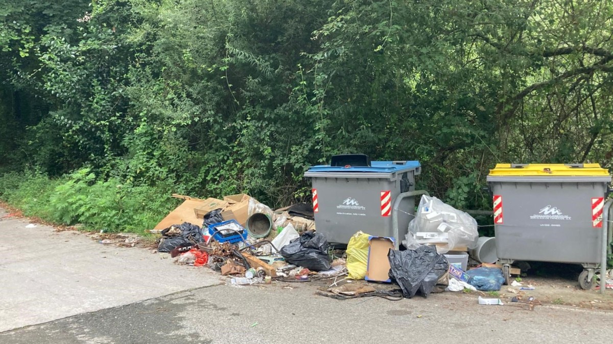 EAJ-PNVk Jaizubiako eta landa eremuetako edukiontzien egoera salatu du