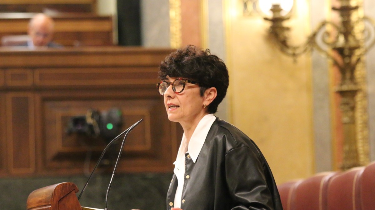 Hirigintzako izapideak  arintzea  etea are segurtasun juridiko handiagoa ematea defendatu du Euskal Taldeak, eta lantaldea eratzea eskatu du etxebizitzaren inguruan izapidetzen ari diren ekimen guztiak aztertzeko 