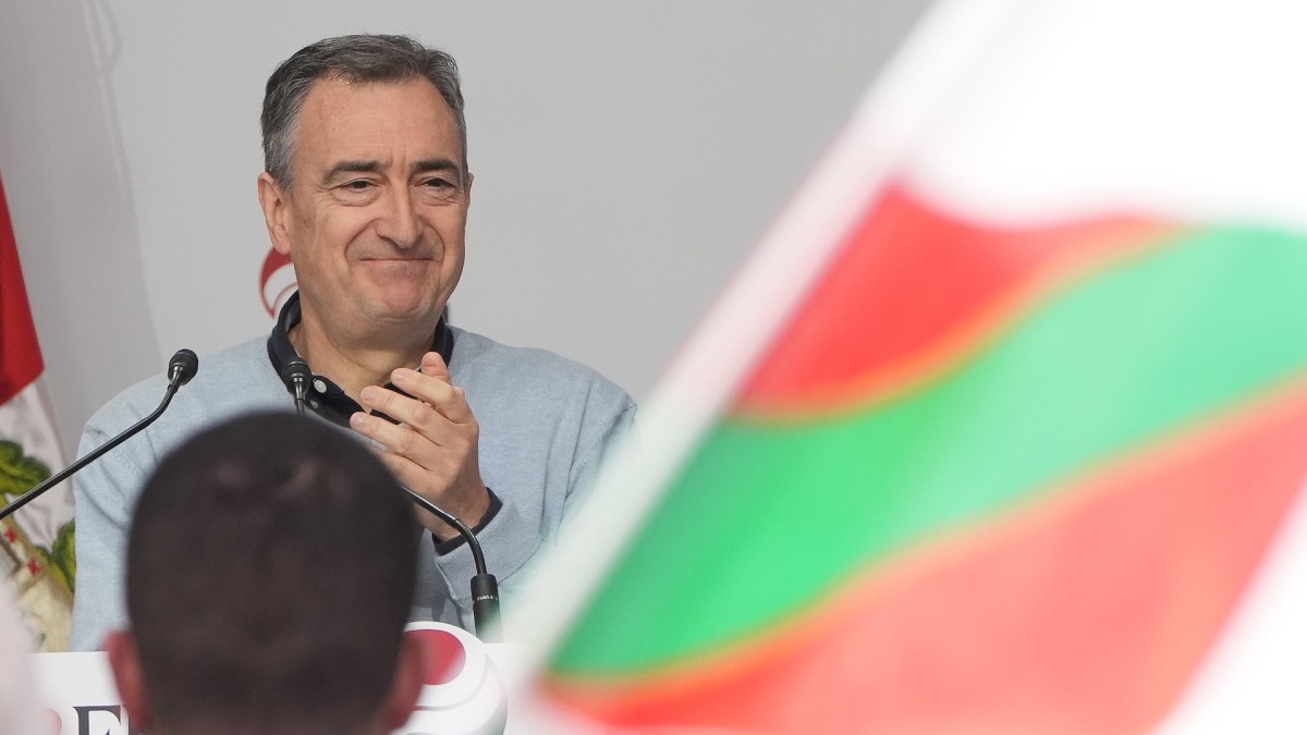 Aitor Esteban, estatus berri bati buruzko negoziaketen inguruan: “Badago oinarria, aurrera jarraitzen dugu” 